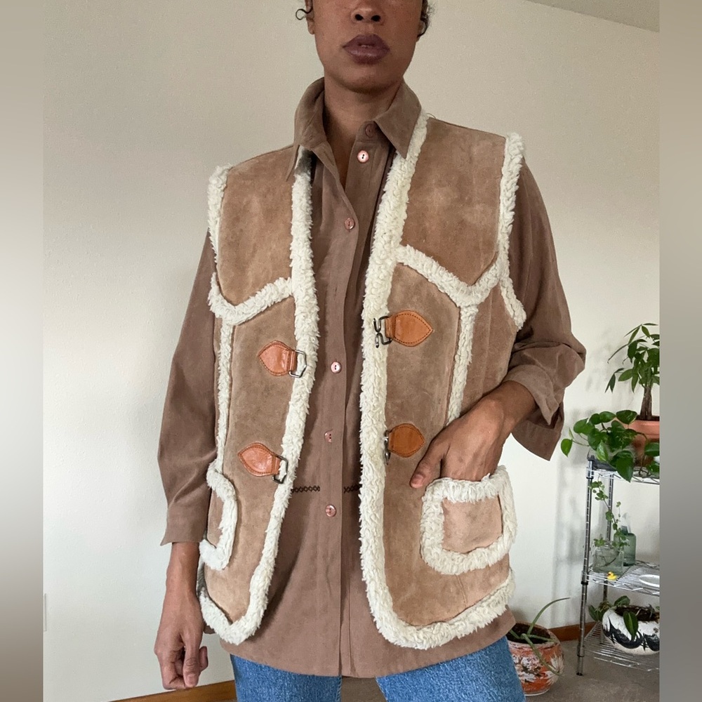 Vintage suede hippie vest - Picture 2 of 7